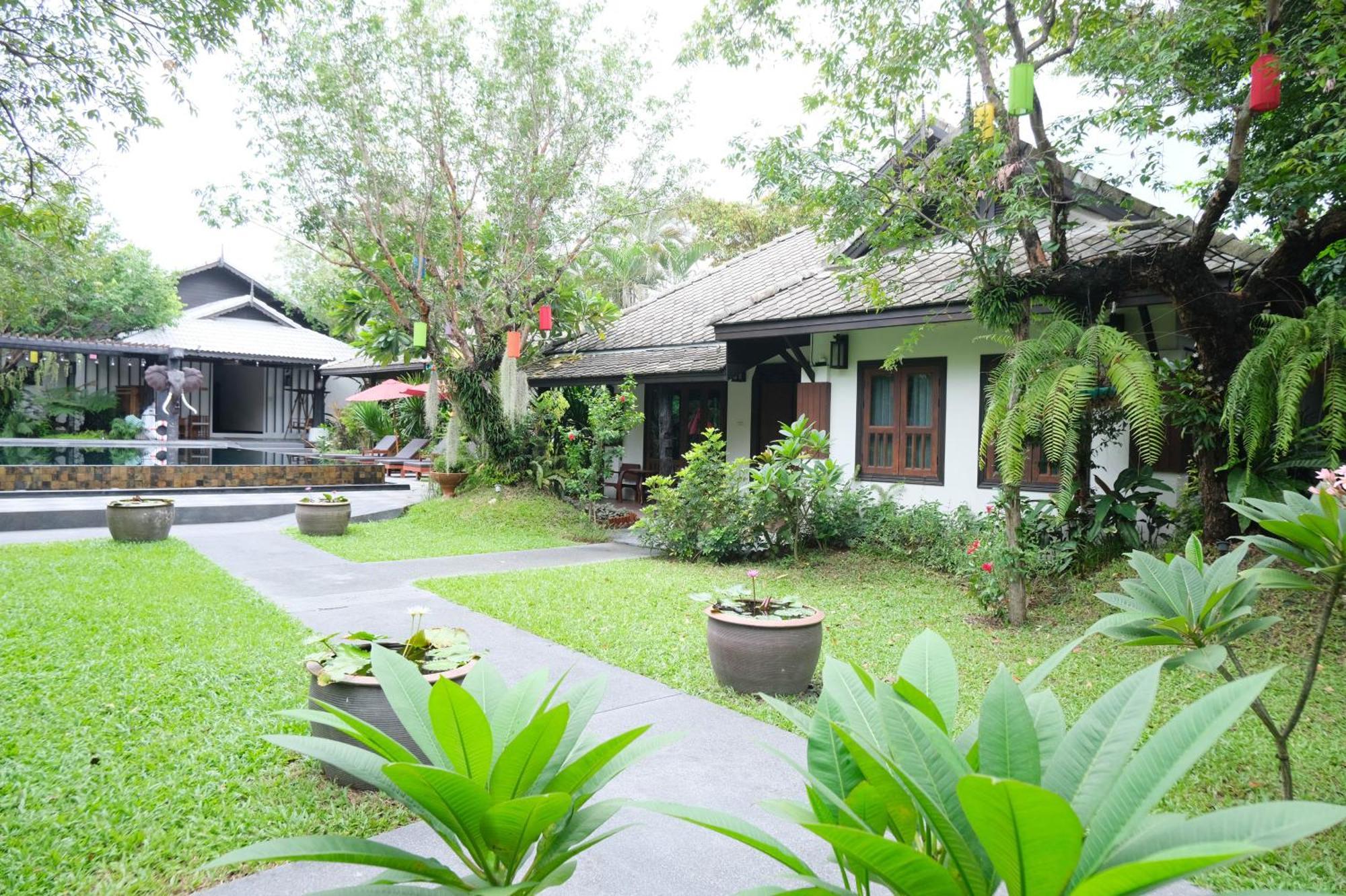 Vimarn Kaew Village And Resort Chiang Mai Exteriör bild