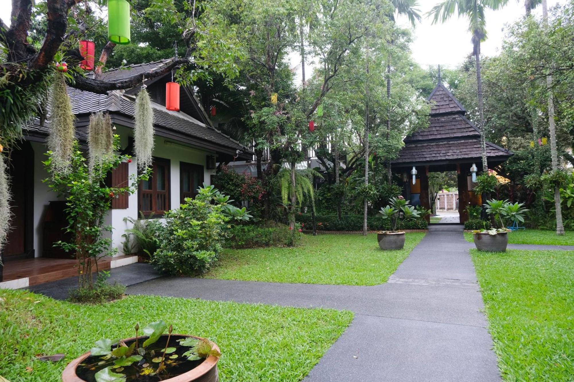 Vimarn Kaew Village And Resort Chiang Mai Exteriör bild